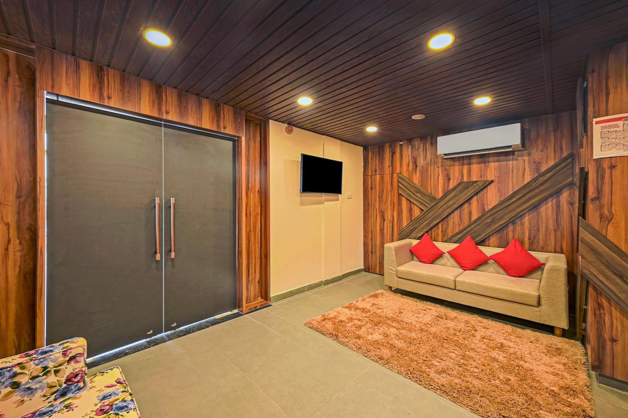 Super Townhouse Oak Hillside Aqua Ξενοδοχείο Khandagiri Εξωτερικό φωτογραφία