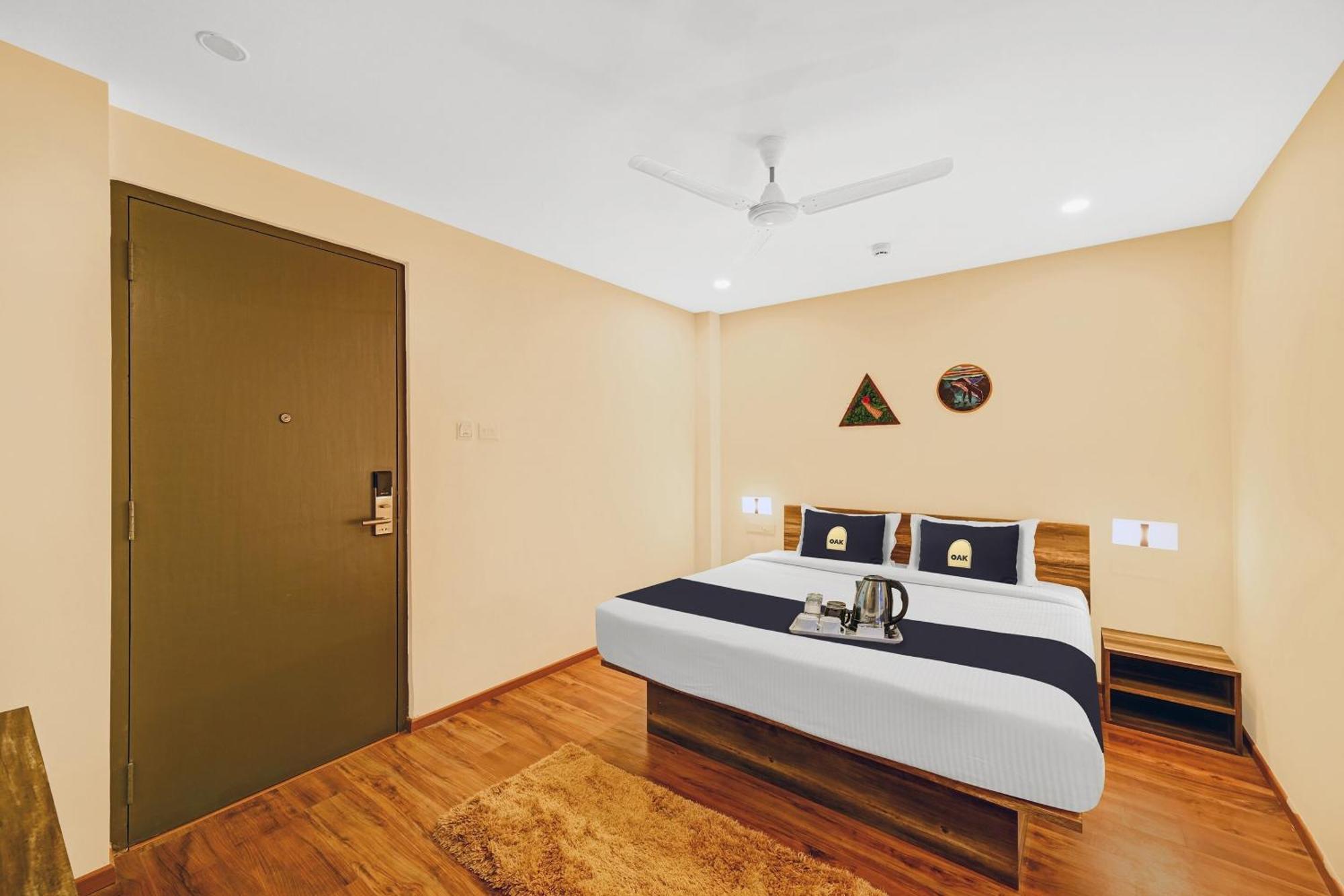 Super Townhouse Oak Hillside Aqua Ξενοδοχείο Khandagiri Εξωτερικό φωτογραφία